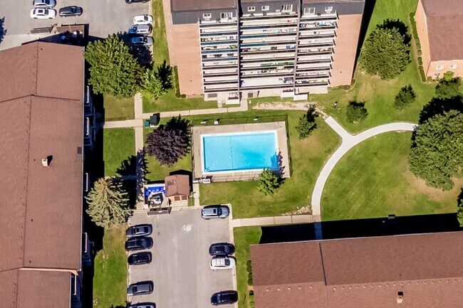 Photo - Oxford Square