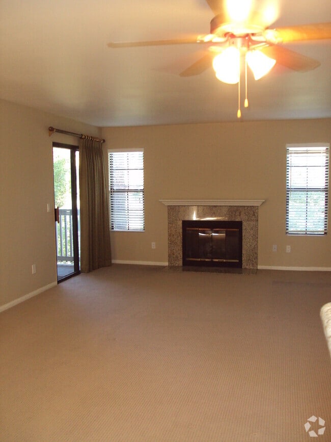 Building Photo - Stylish 2-Bedroom Condo in Sought-After Ca...