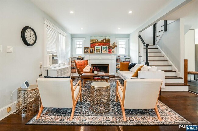 Photo - 669 Doremus Ave
