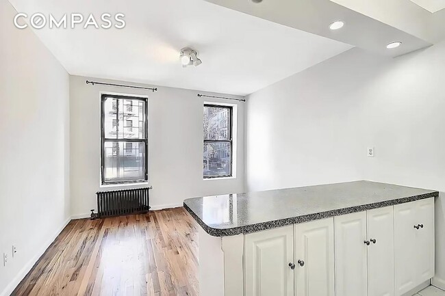 Building Photo - 422 Amsterdam Ave Rental