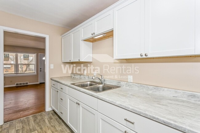 Photo - 2103-2103 S Old Manor Rd Unidad 2103 S. Old Manor Rd.