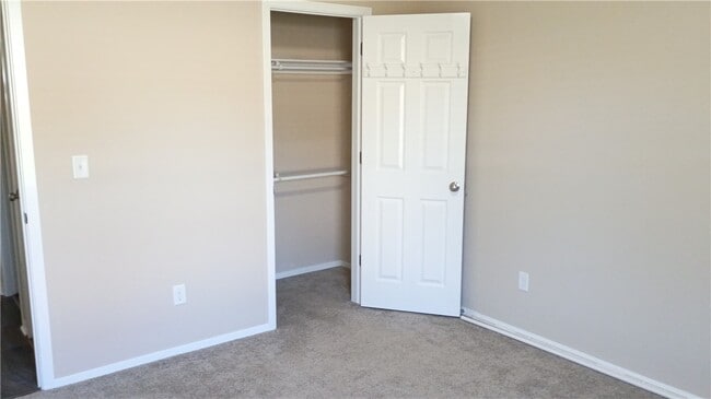 Photo - 905 SW Loudon Dr