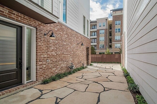 Photo - 5810 Venice St