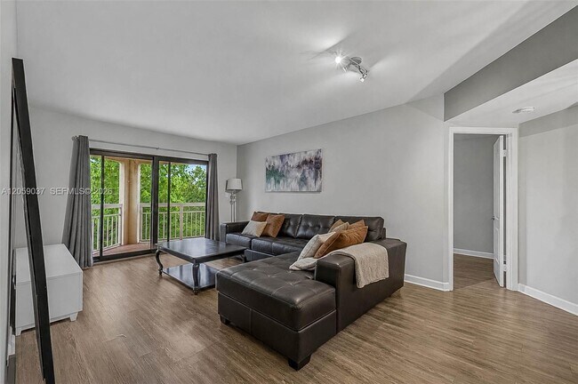 Photo - 8290 Lake Dr Unit 538