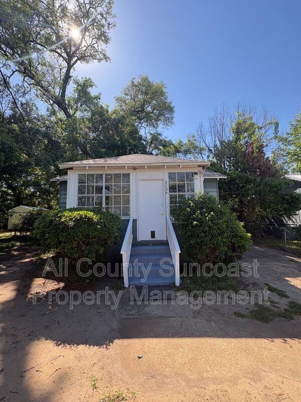 Photo - 2134 Saxon St