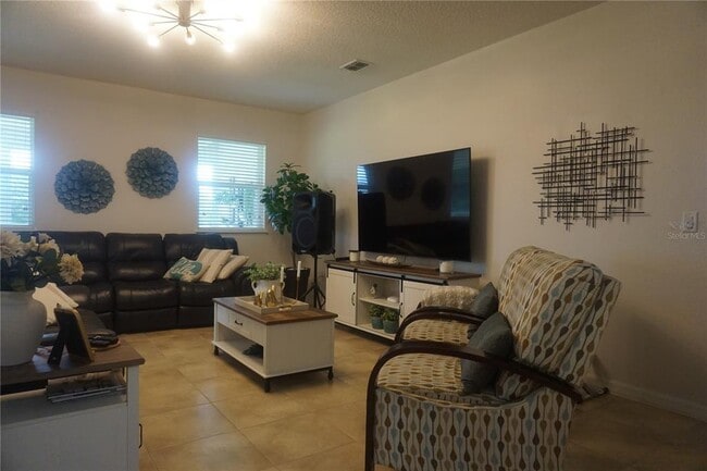Photo - 1061 Suffragette Cir