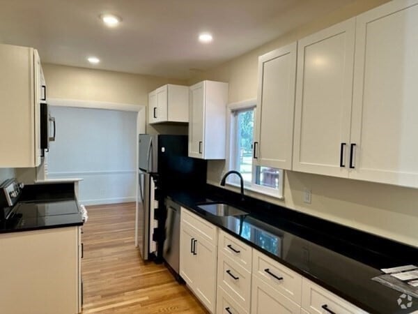 Building Photo - 100 Fessenden St Unit 1 Rental