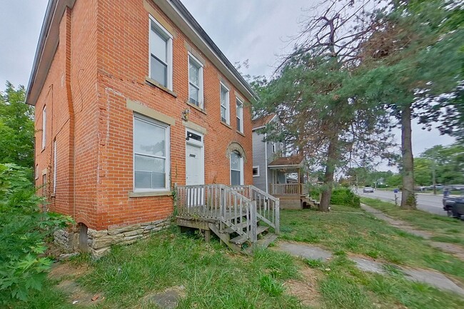 Building Photo - Charming Renovated 4-Bed, 2-Bath Single-Family Home in Columbus