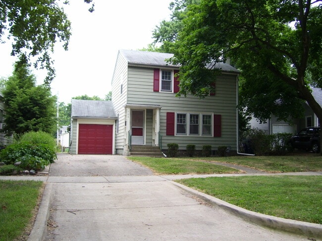 Building Photo - 3 bed 1 bath Rental