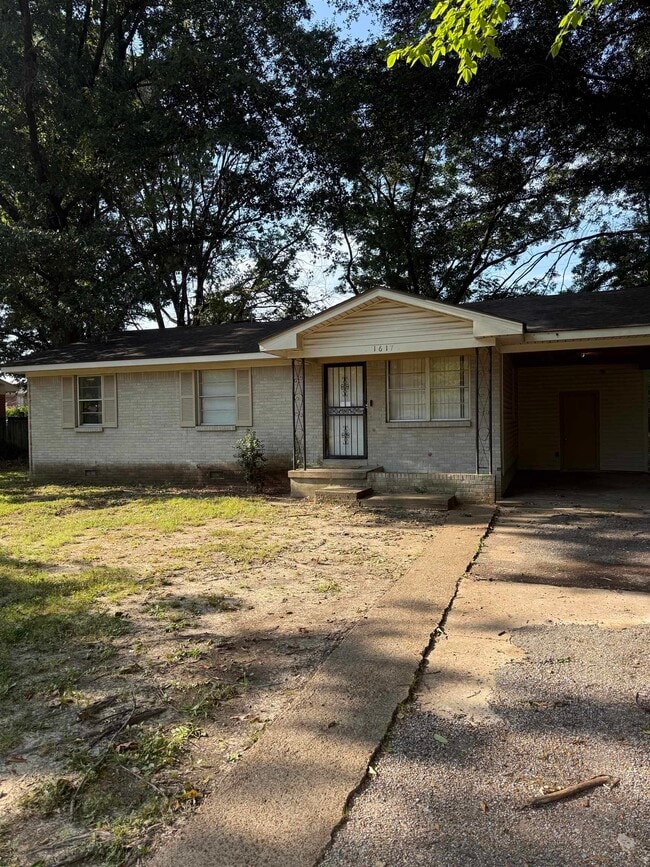 Building Photo - 1617 Leigh Dr