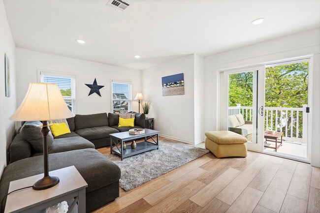 FAMILY ROOM - 227 16th Ave Unit B