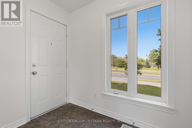 Photo - 2563 Longfields Dr