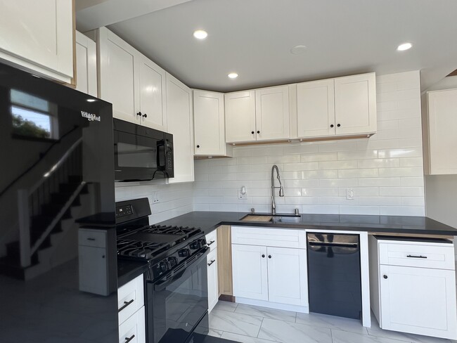 Cocina completa - 4529 Valencia Dr