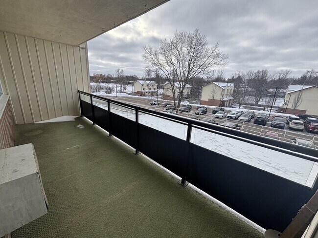 Photo - 1061 Queen's Blvd Unité 207