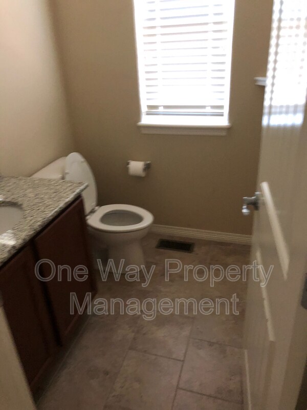 Photo - 242 Saratoga Dr