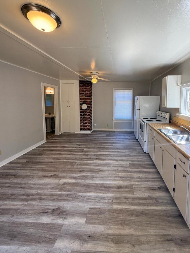 11224 Rhody Dr