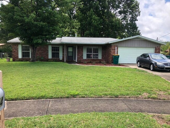 Photo - 204 Devon Ct