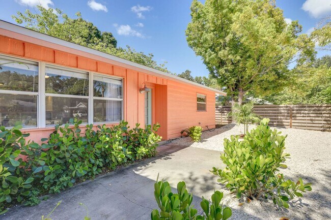 Photo - Charming 3/2 Available Now! Furnished or Unfurnished!