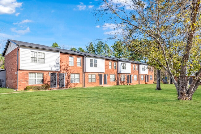 Country Club Apartments
