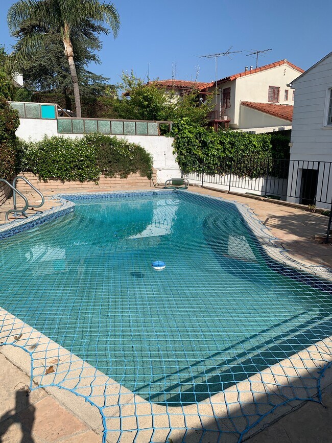 pool - 3650 Mount Vernon Dr