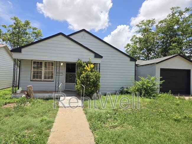 Photo - 616 E 13th St Casa