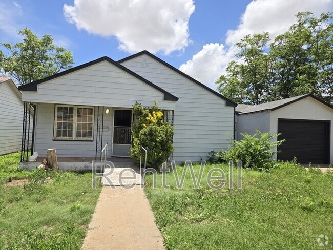 Building Photo - 616 E 13th St Rental