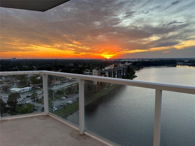 Photo - 1301 NE Miami Gardens Dr Condominio Unidad 1505W