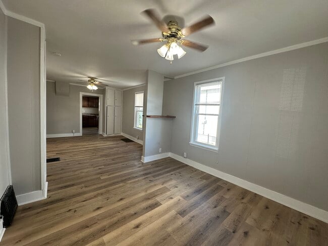 Photo - 211 W 9th St