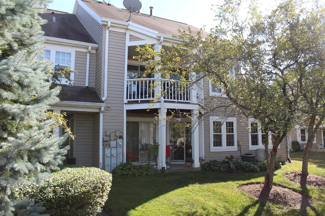 379 Wexford Ct Townhome - Townhome Rental in Carol Stream IL | ForRent.com