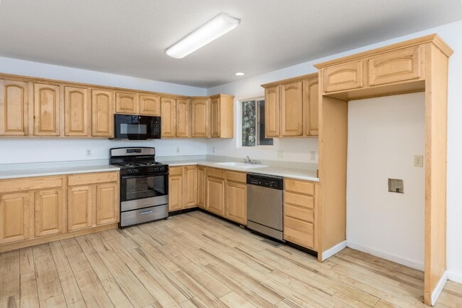 Photo - 6885 Kings Row Dr