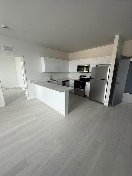 Photo - 1091 E 17th St Unidad 402