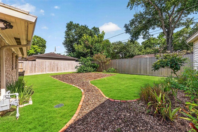 Photo - 8415 Braesdale Ln