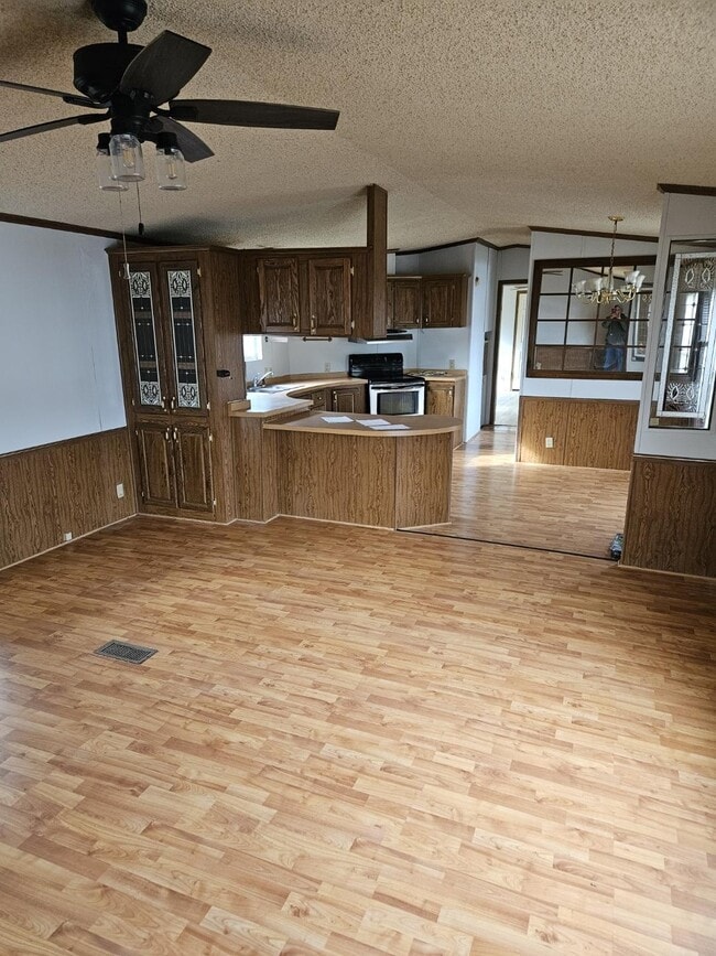 Photo - 144 Matthews St