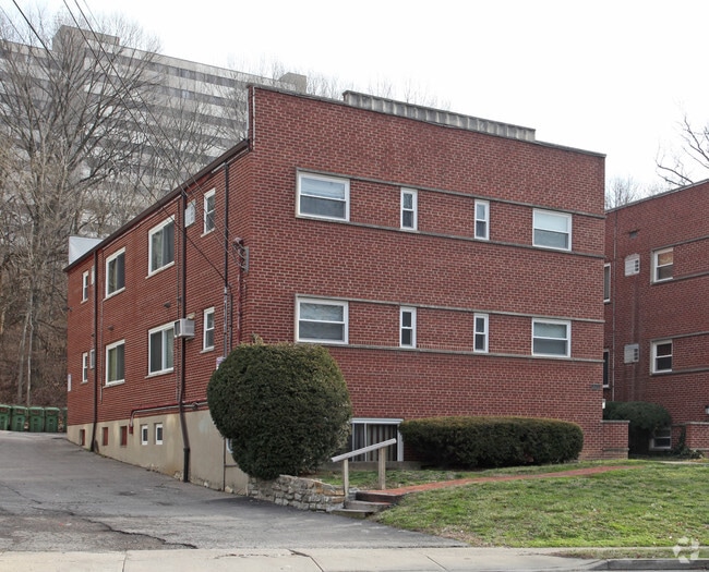 Primary Photo - 922 Ludlow Ave