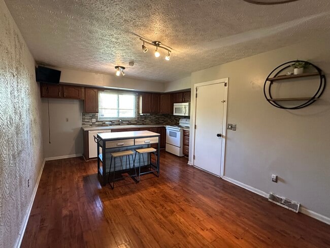 Photo - 5531 Karl Rd