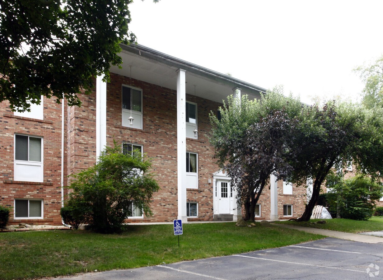 100 Everhard Apartments - 100 Everhard Apartments