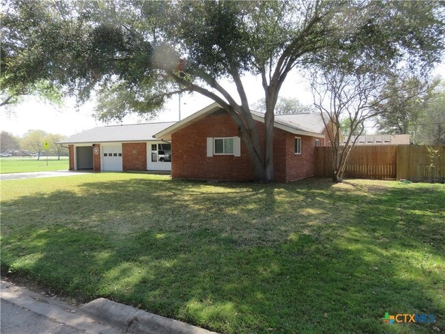 Photo - 1339 Mockingbird Ln