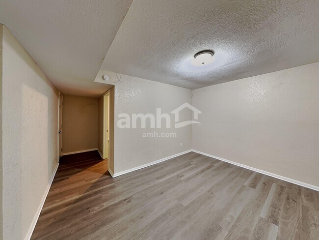 Photo - 5377 Laredo St