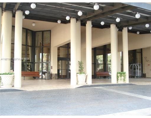 Building Photo - 10185 Collins Ave Unit PH02