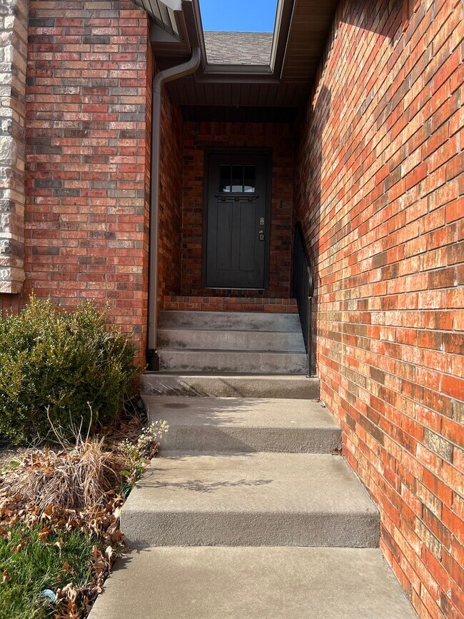 Photo - 4 Bedroom | 2 Bathroom | 3 Car Garage| Springfield MO | Fire Place | Covered patio!