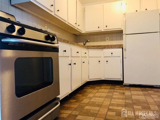 Building Photo - 300 College Dr Rental