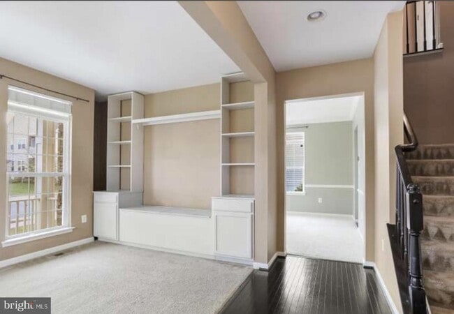 Photo - 320 Hopkins Dr