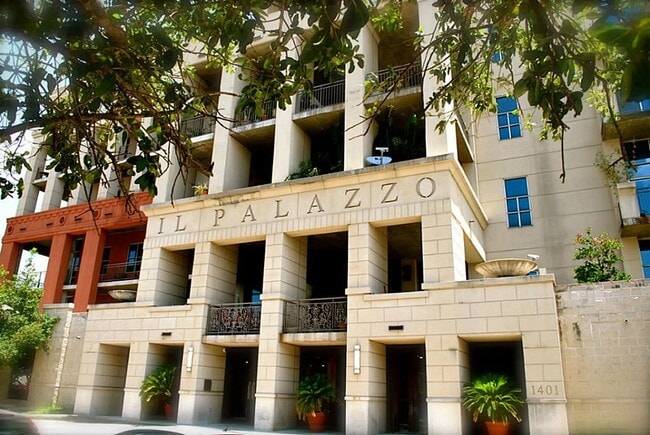 Building Photo - 1401 Calumet St Unit 300