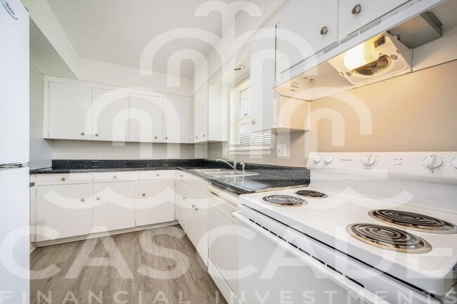 Photo - 108 N Chestnut St