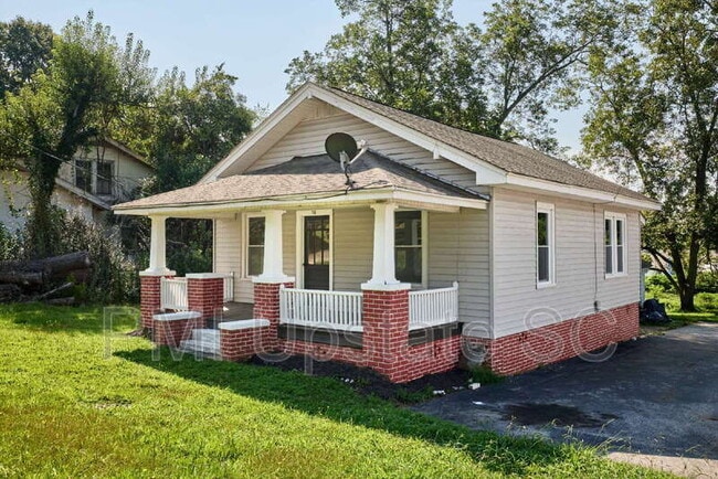 Photo - 10 E Main St