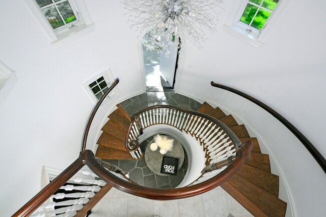 Photo - 20 W Brother Dr