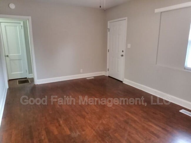 Photo - 203 E 11th St