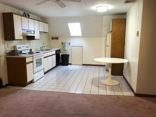 Photo - 582 Washington St