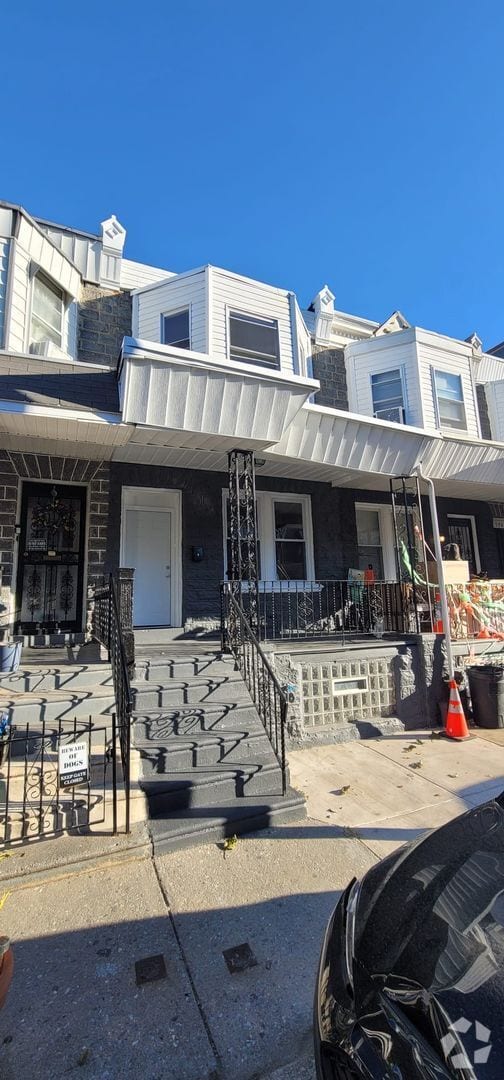 Building Photo - Prime West Philadelphia Townhome