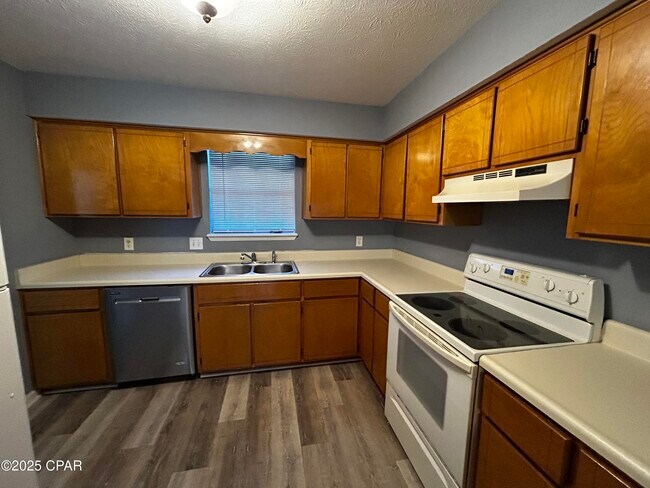 Photo - 1007 11th Ct